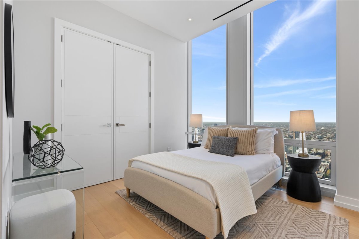 14 W Superior Street Unit: 5103