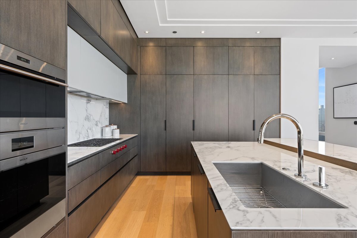 14 W Superior Street Unit: 5103