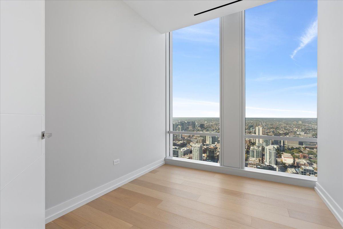 14 W Superior Street Unit: 5103
