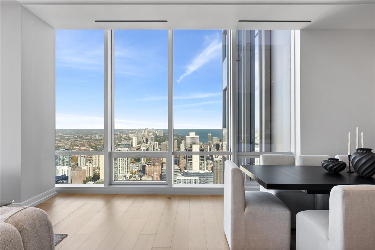 14 W Superior Street Unit: 5103