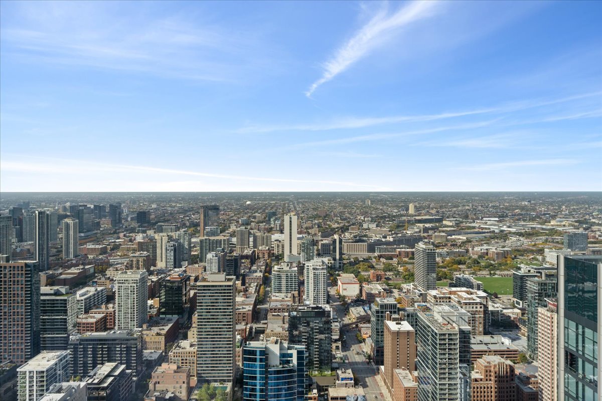 14 W Superior Street Unit: 5103
