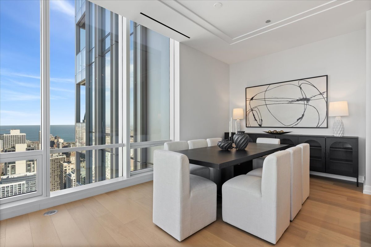 14 W Superior Street Unit: 5103