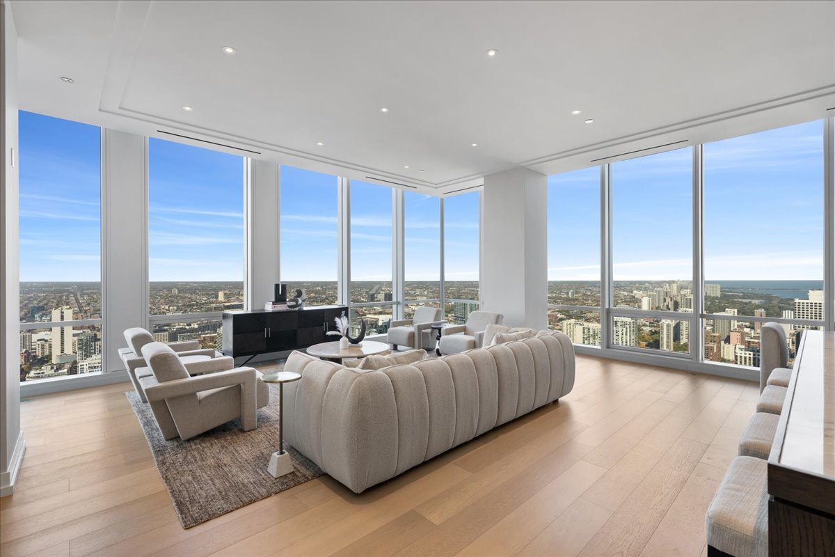 14 W Superior Street Unit: 5103