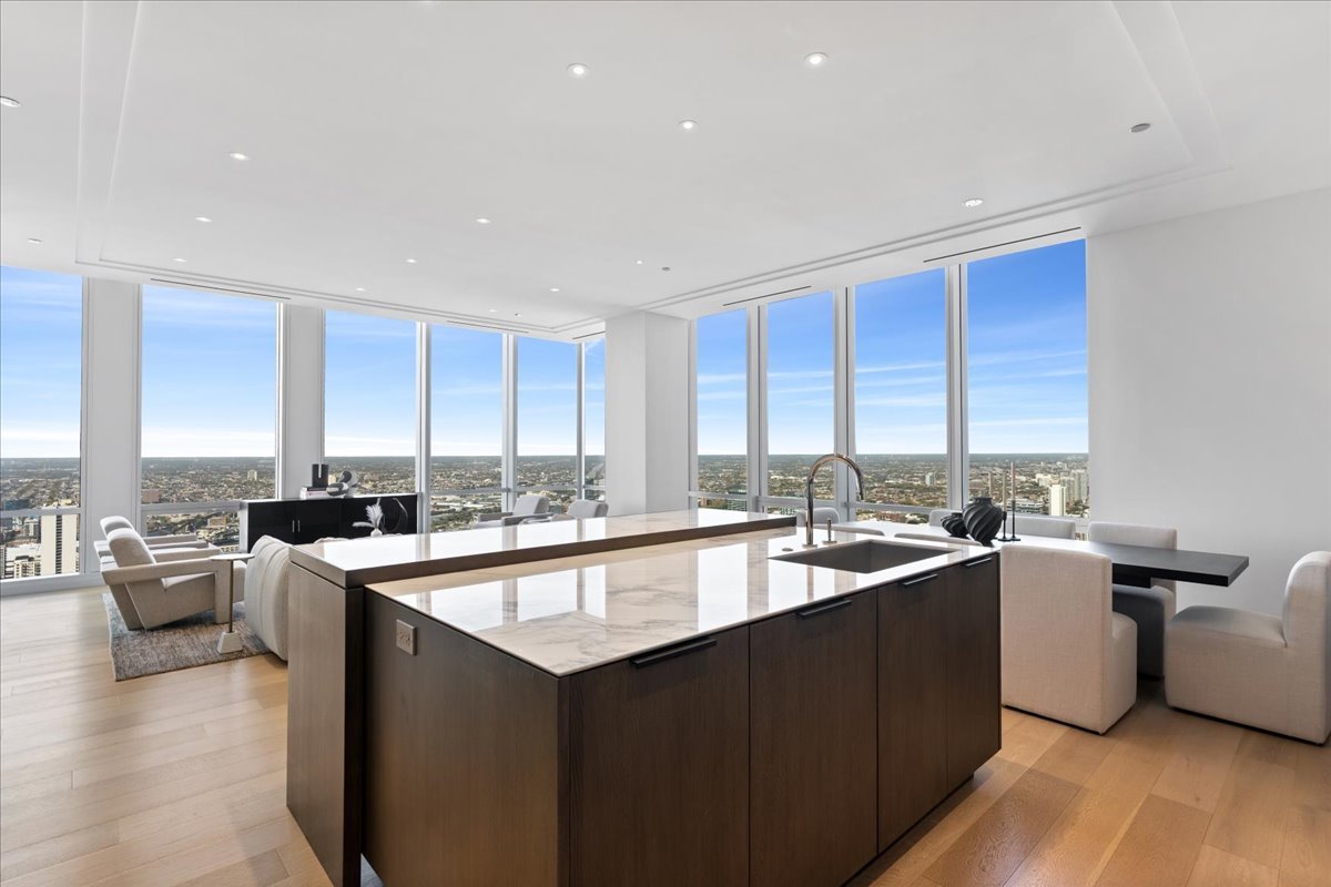 14 W Superior Street Unit: 5103
