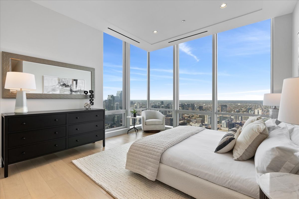 14 W Superior Street Unit: 5103