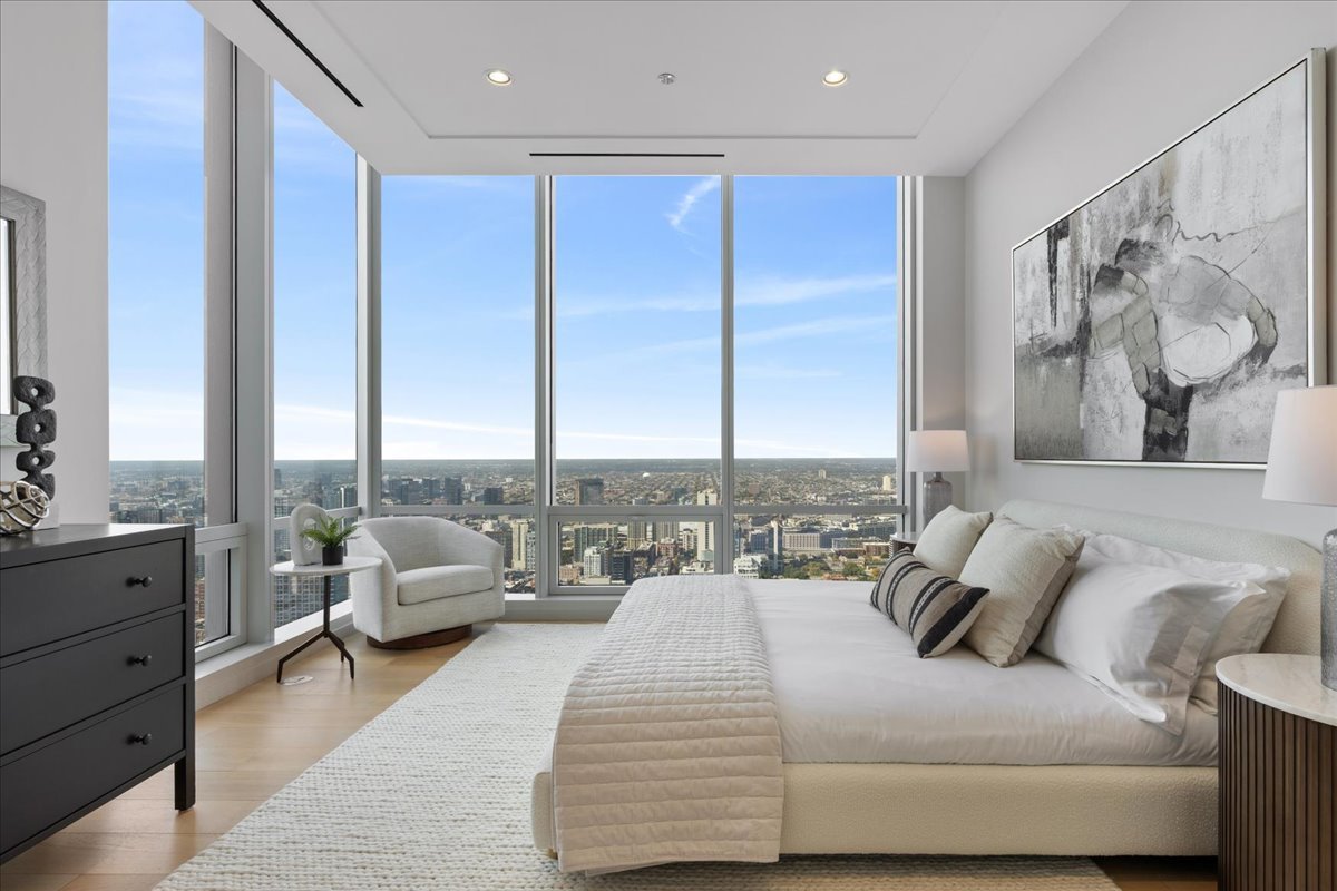 14 W Superior Street Unit: 5103