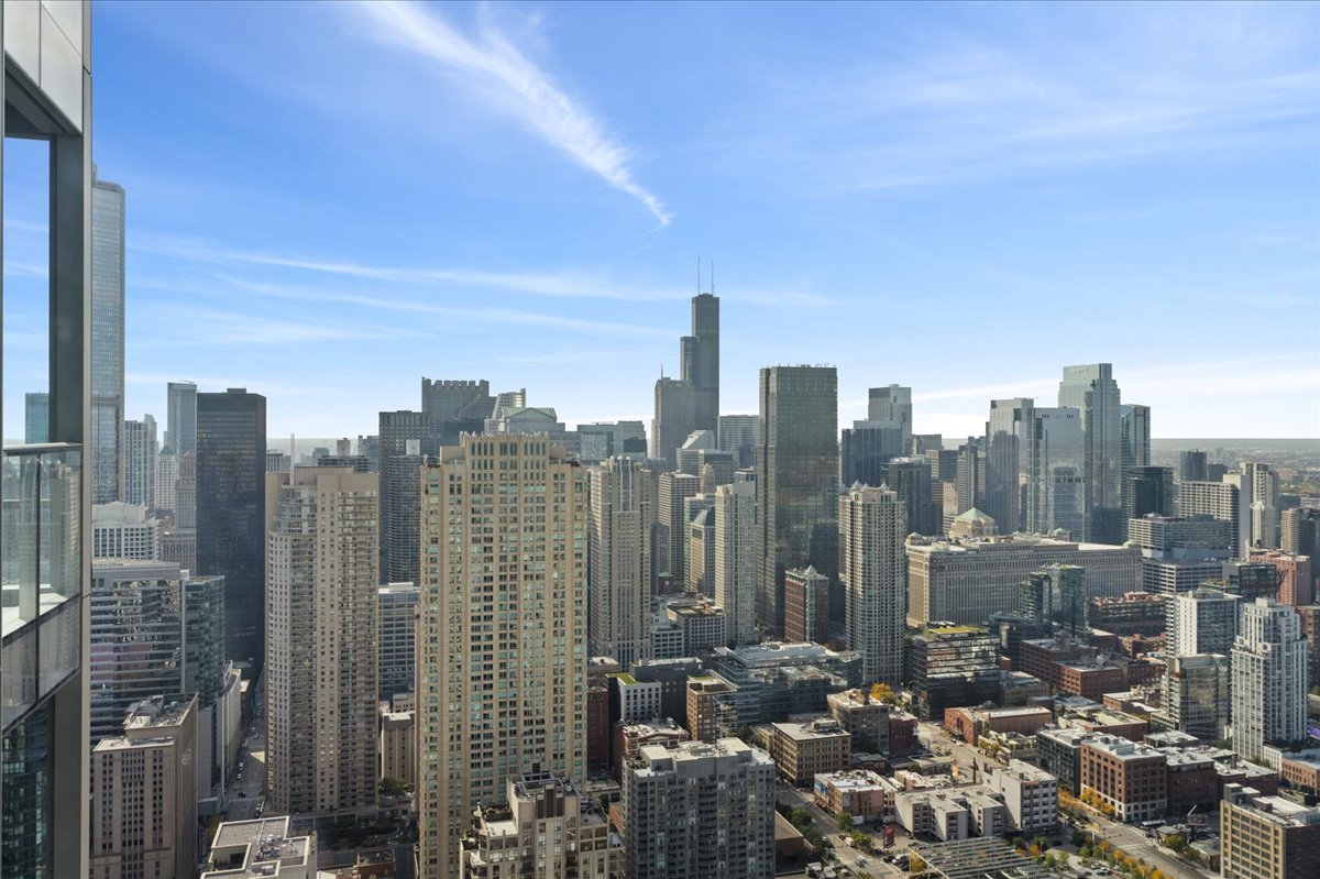 14 W Superior Street Unit: 5103
