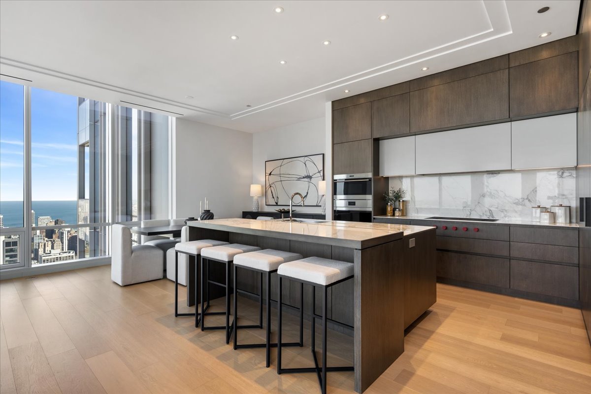 14 W Superior Street Unit: 5103