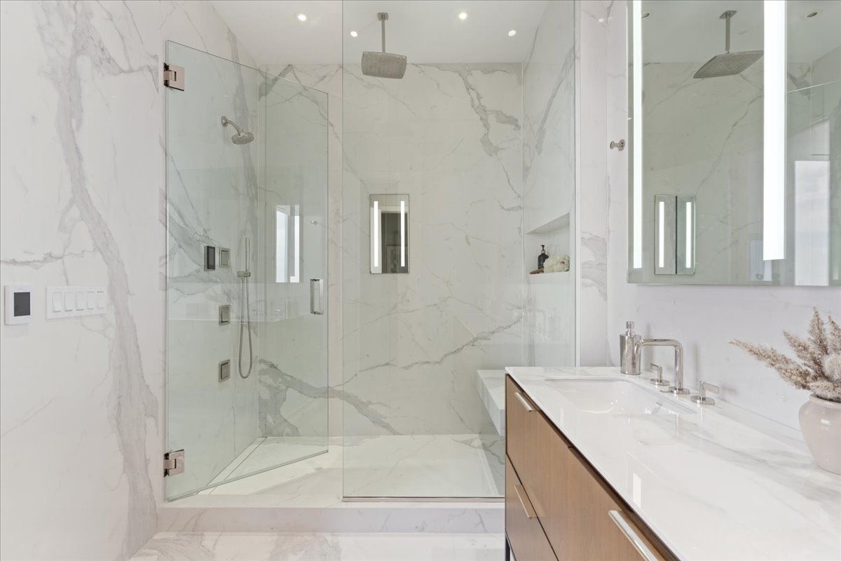 14 W Superior Street Unit: 5103