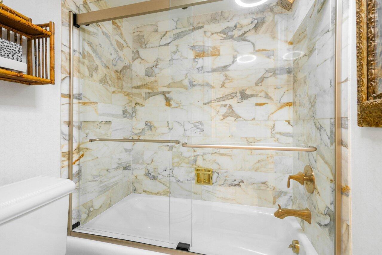 899 Jeffery Street 3050