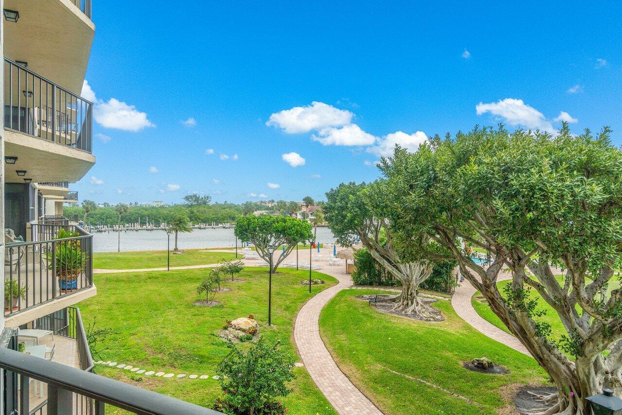 899 Jeffery Street 3050