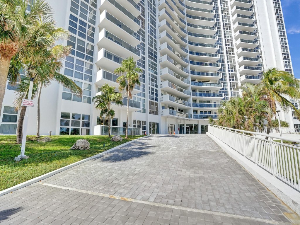 2841 N Ocean Blvd 1804