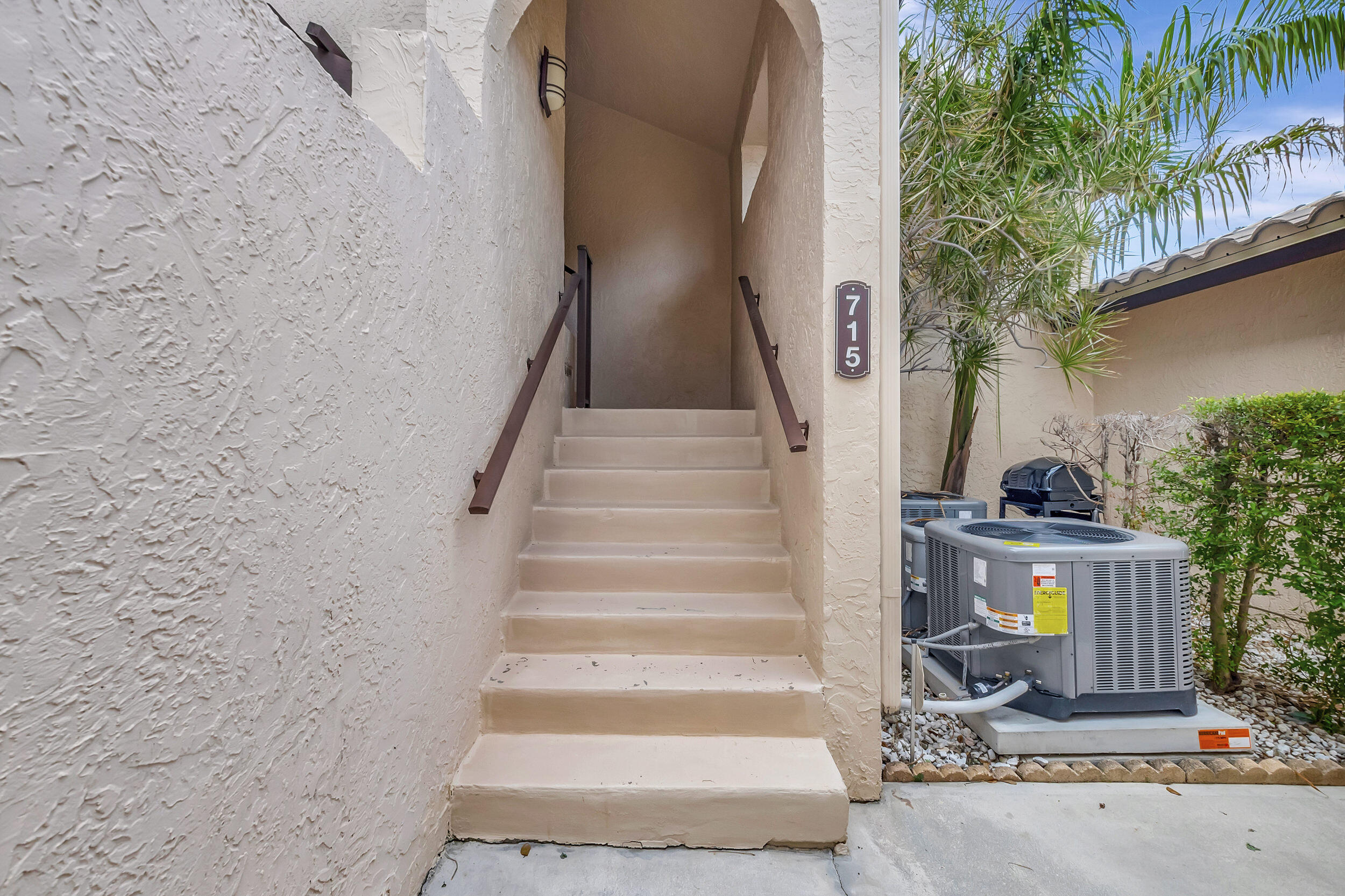 210 Captains Walk 715