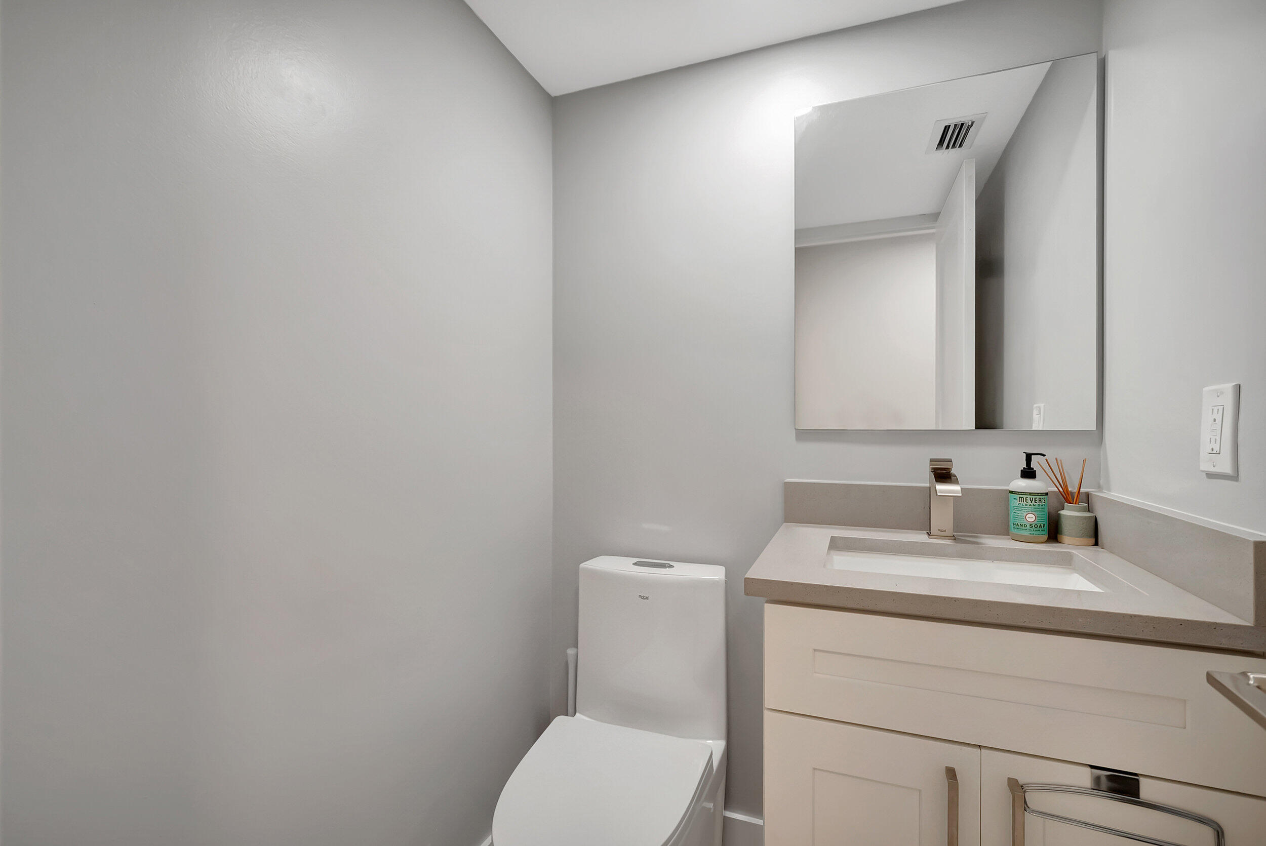 210 Captains Walk 715