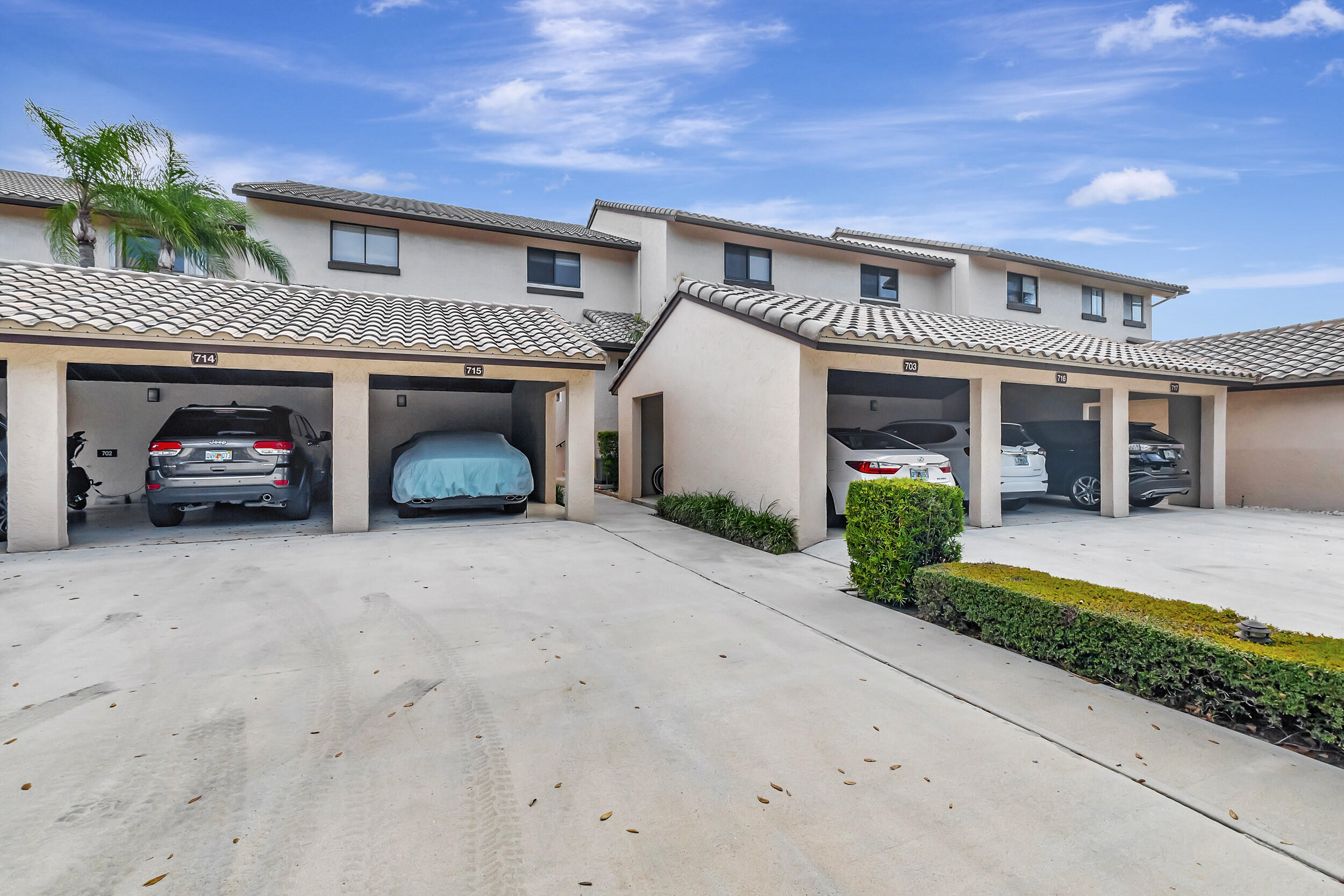 210 Captains Walk 715