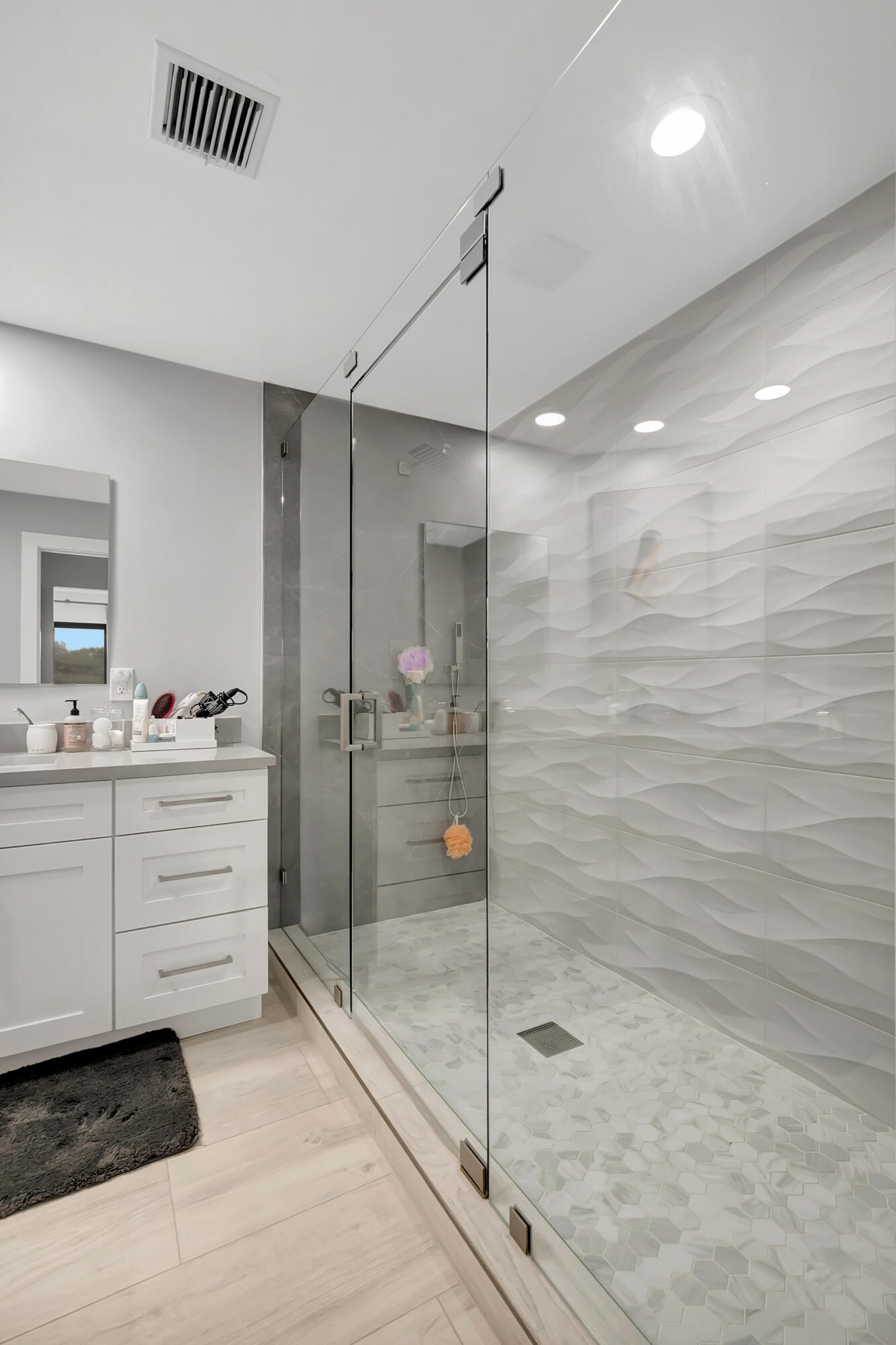 210 Captains Walk 715