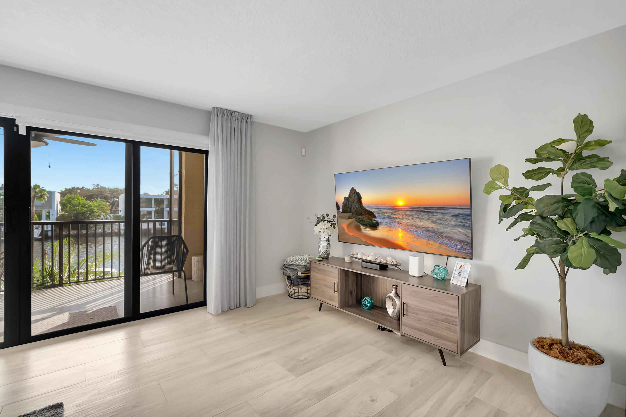 210 Captains Walk 715