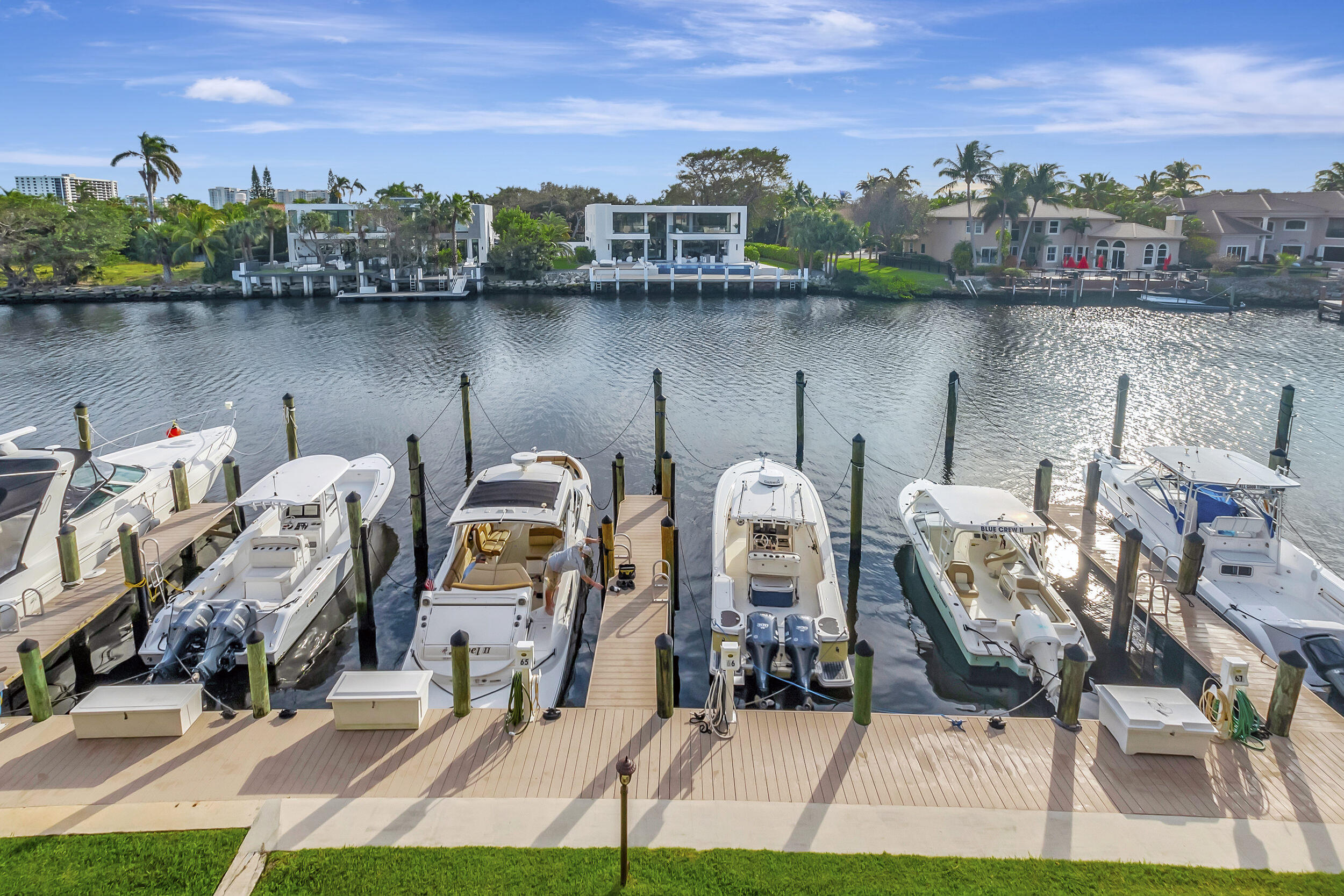 210 Captains Walk 715