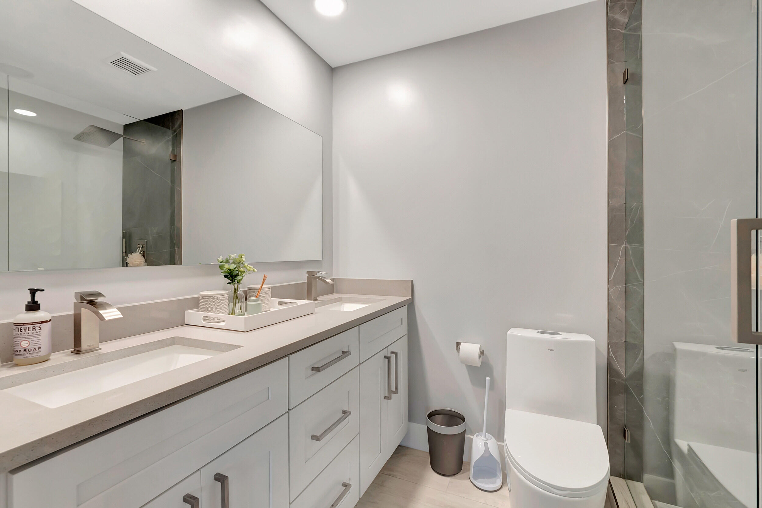 210 Captains Walk 715