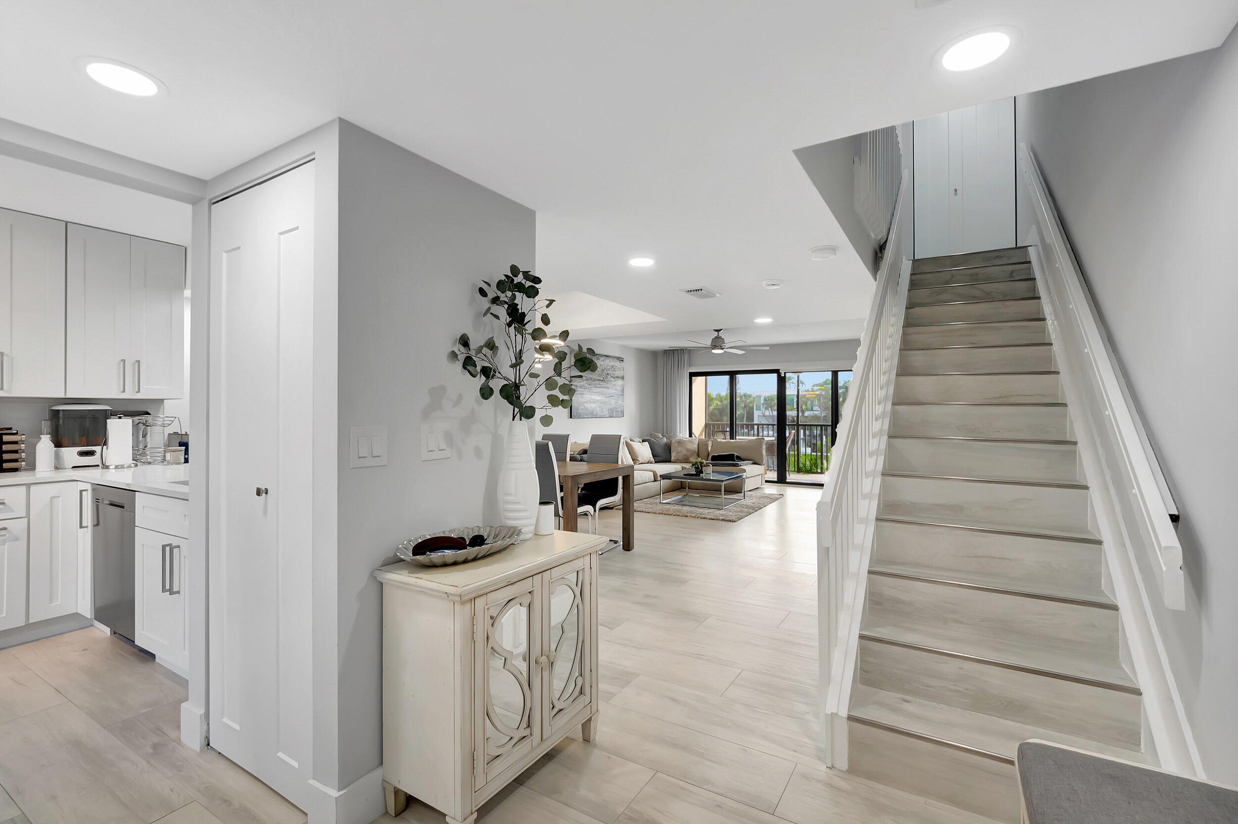 210 Captains Walk 715