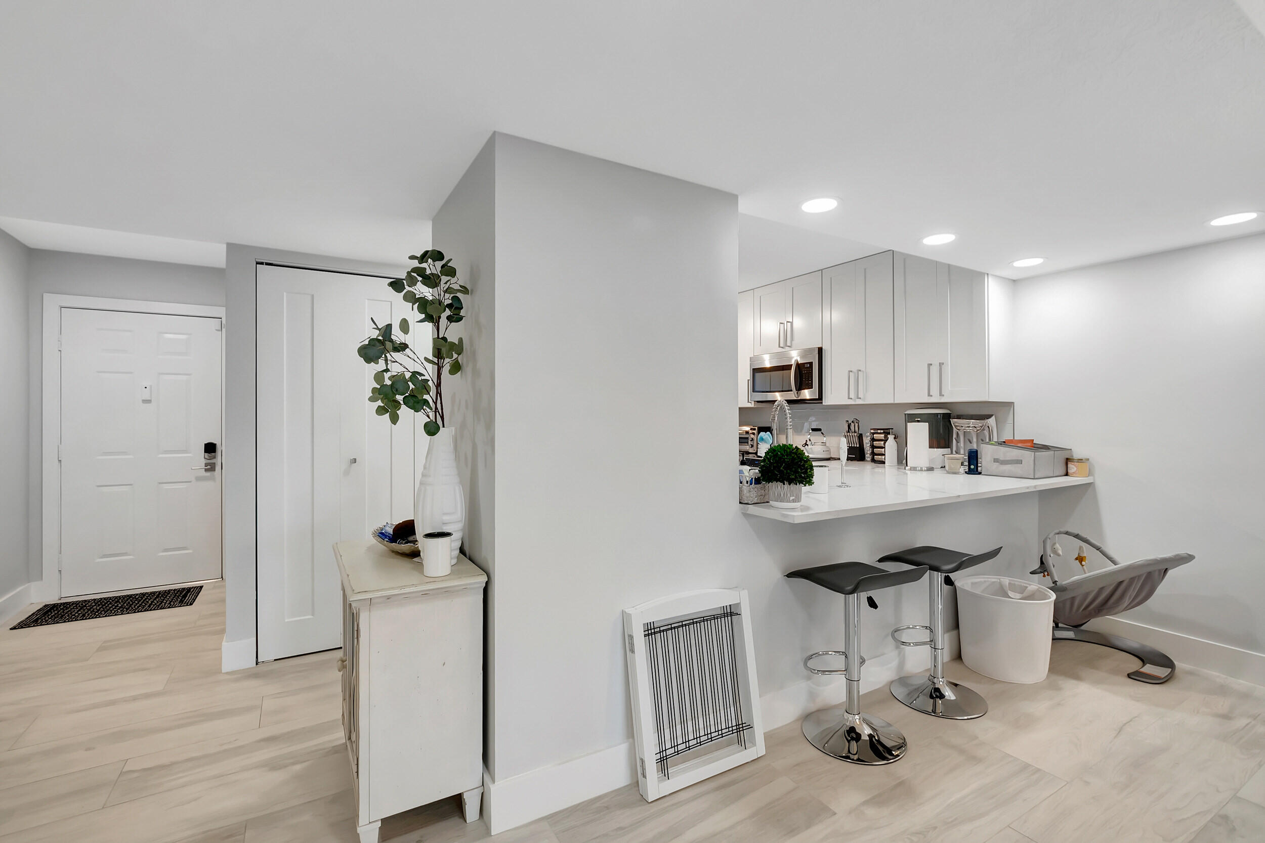 210 Captains Walk 715