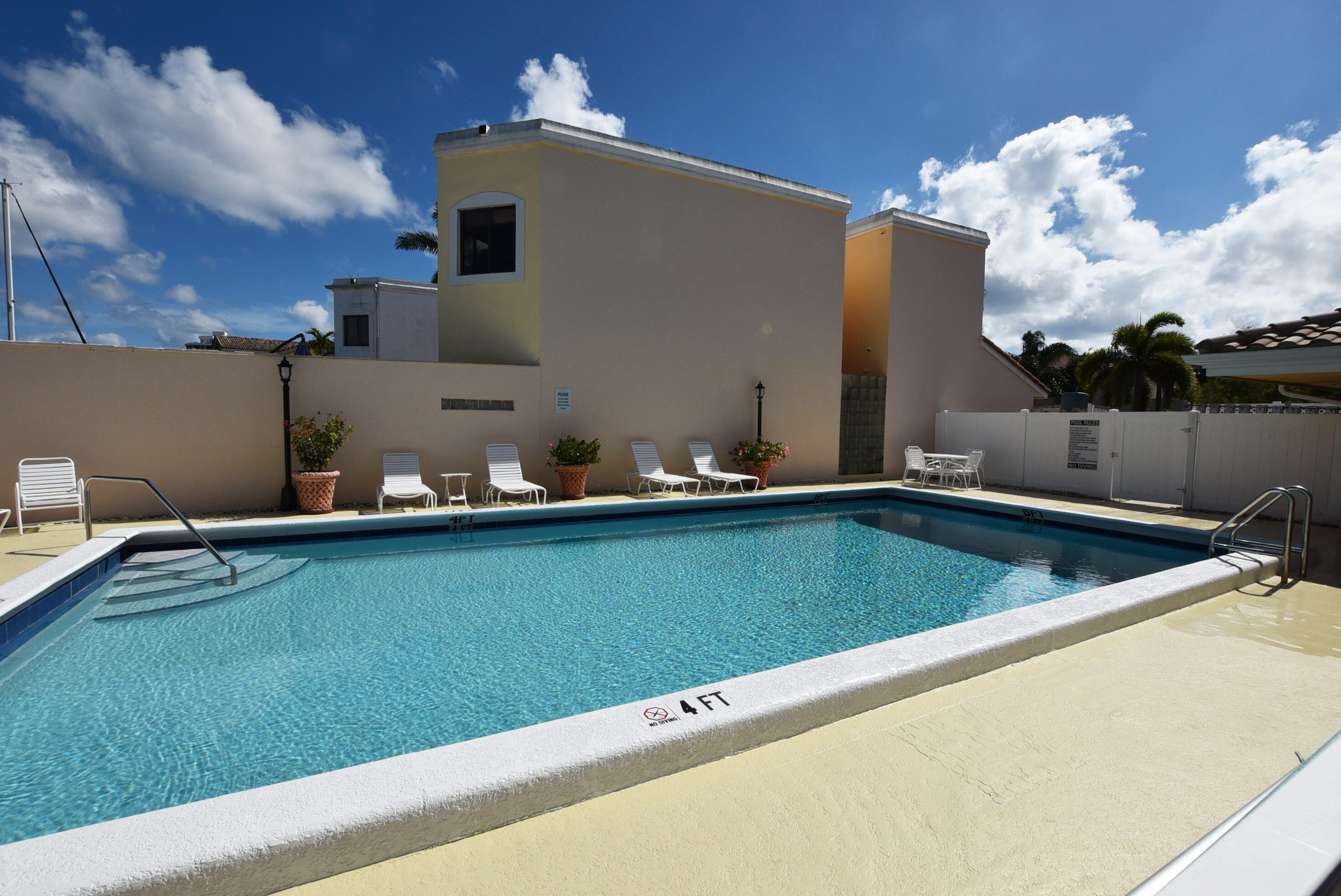 210 Captains Walk 715