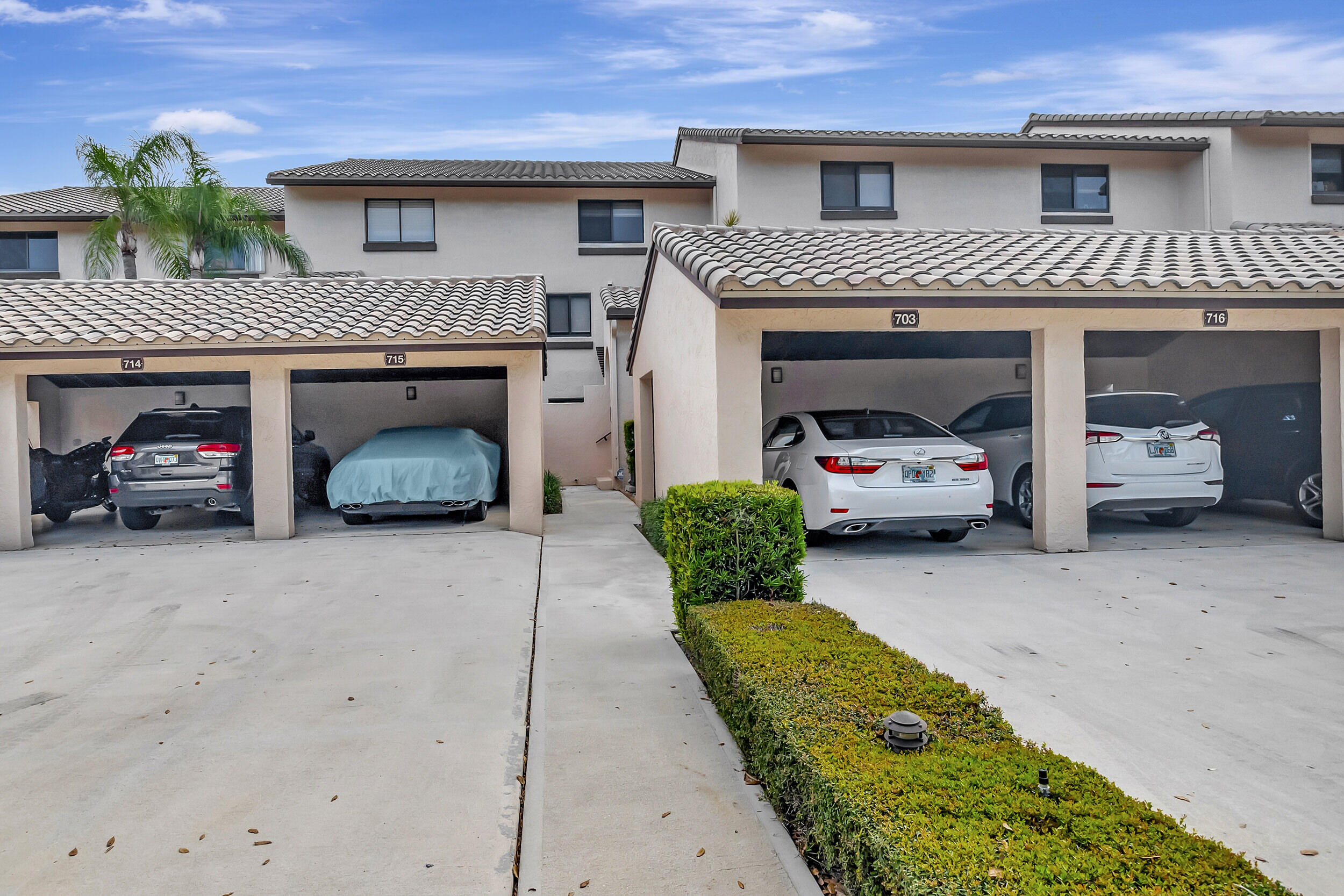 210 Captains Walk 715