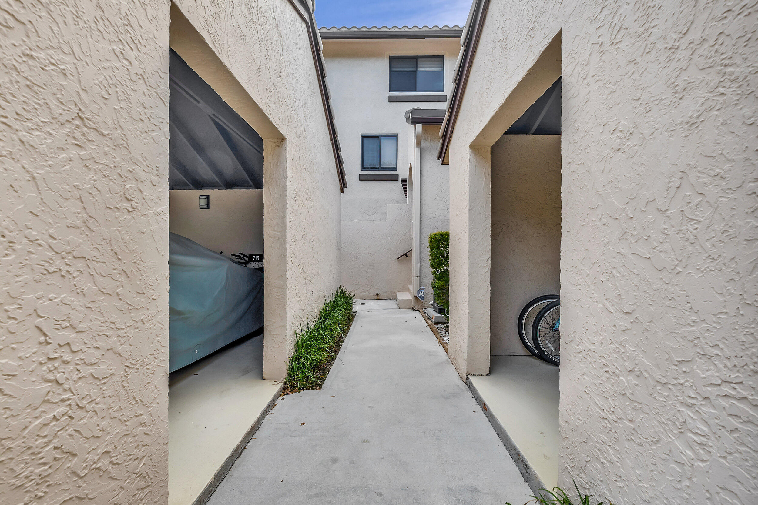 210 Captains Walk 715