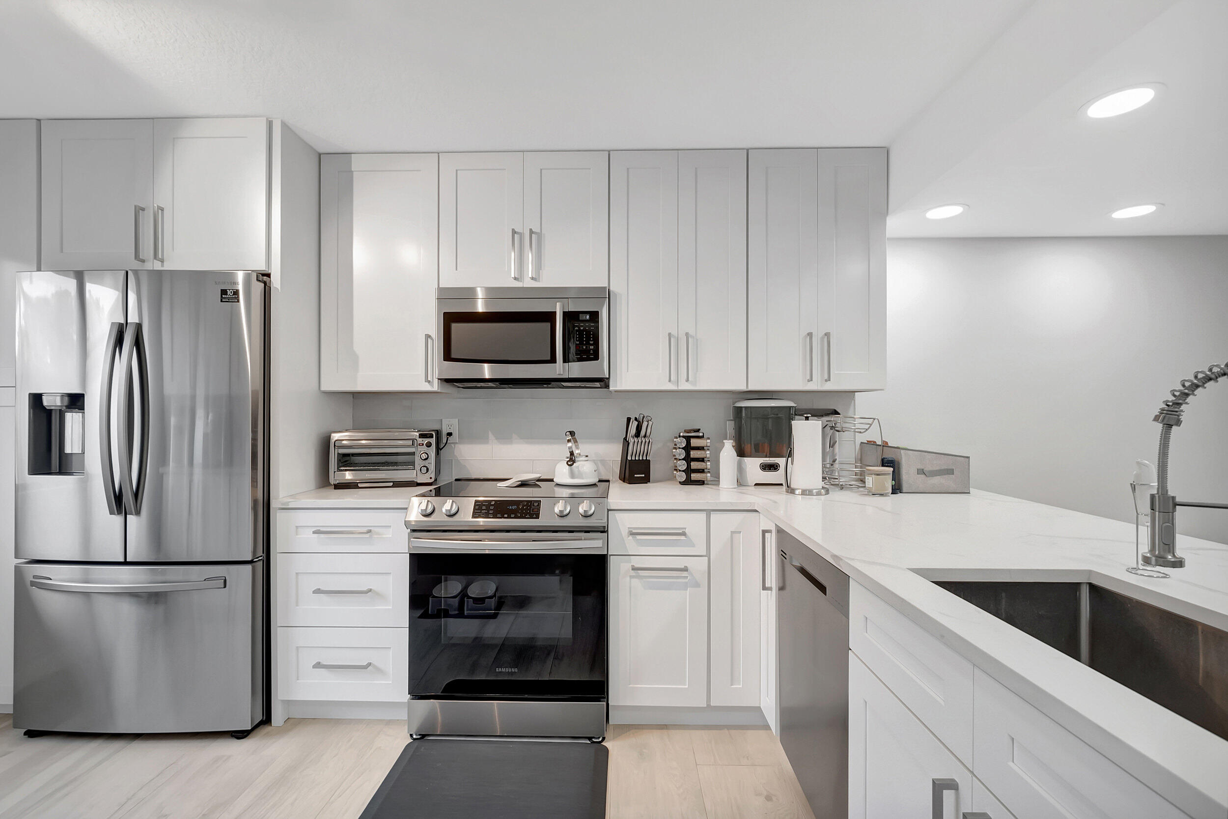 210 Captains Walk 715