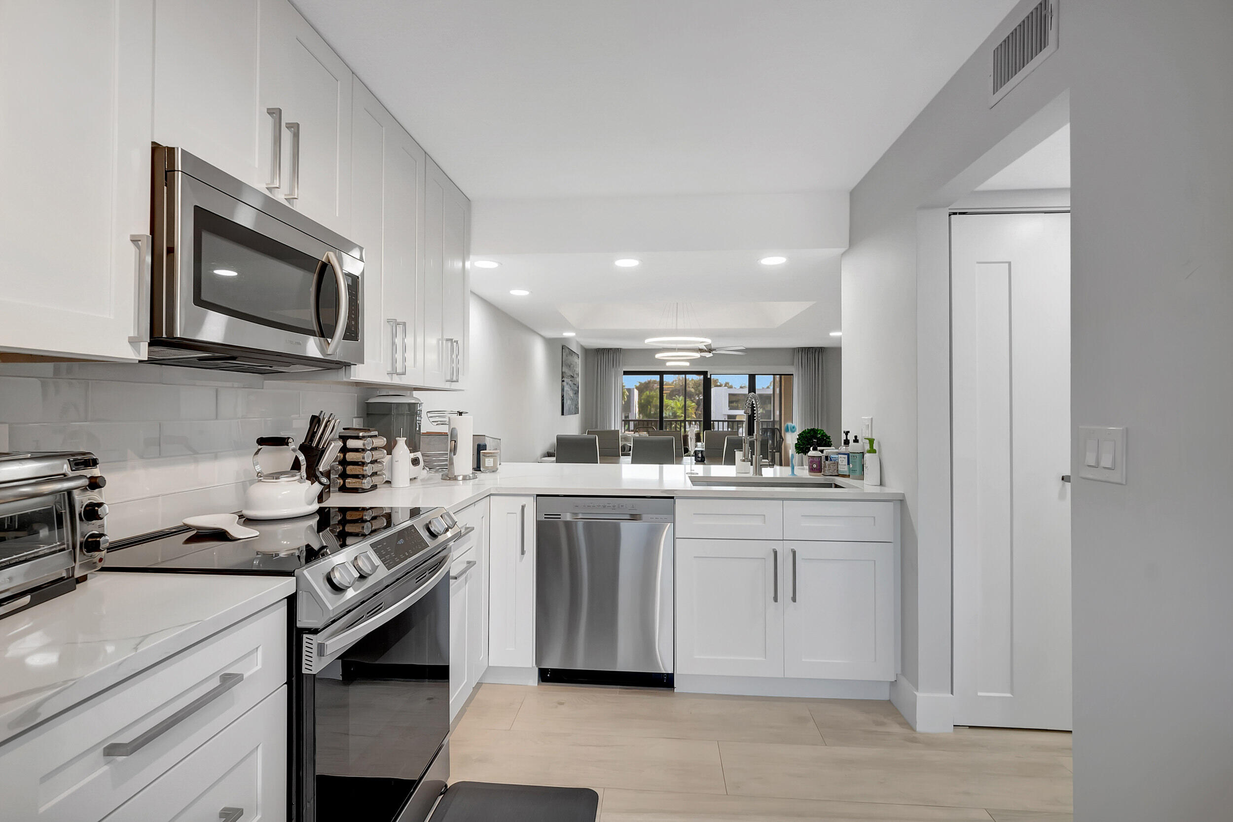 210 Captains Walk 715