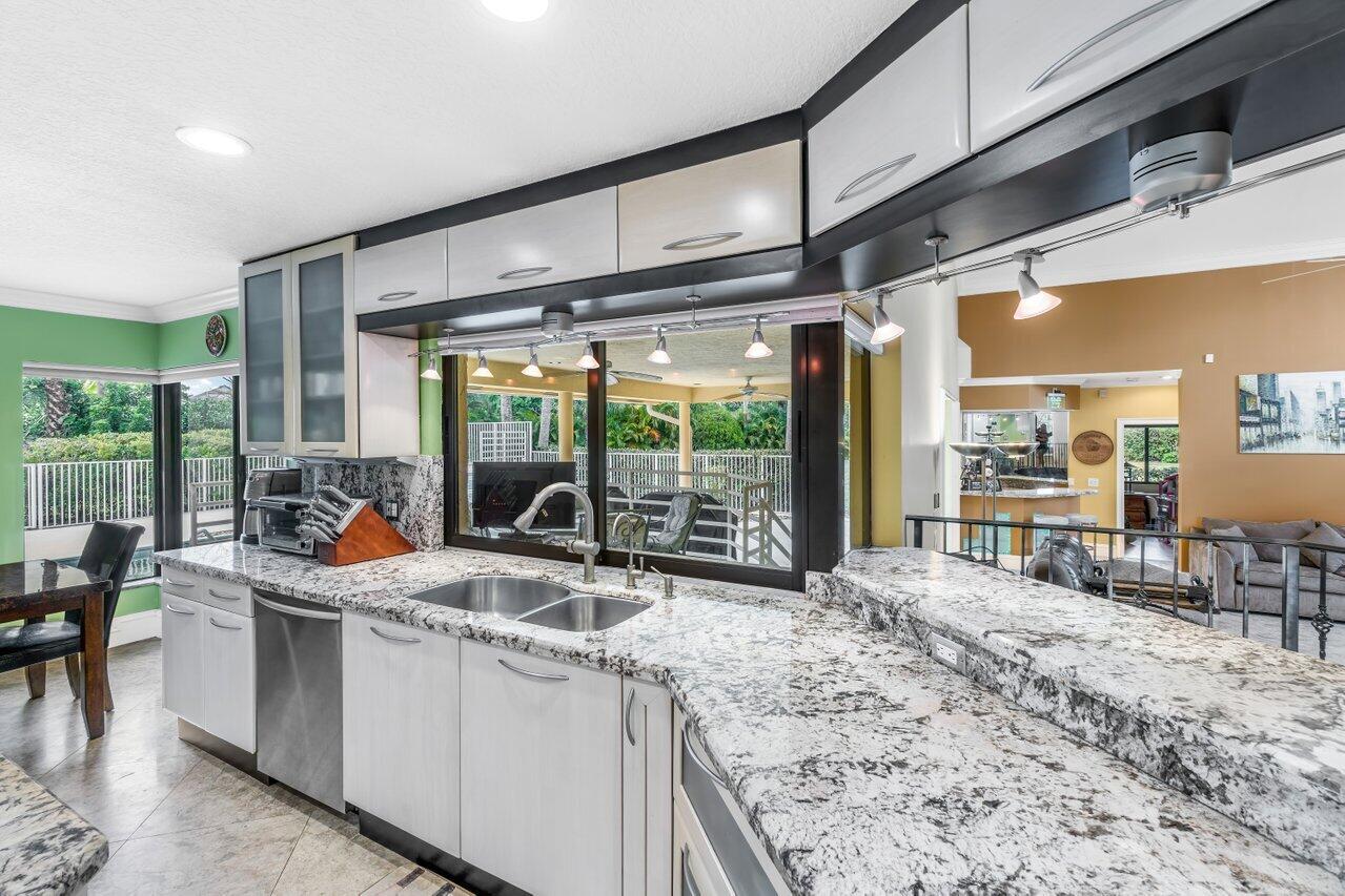 13679 Greentree Trail