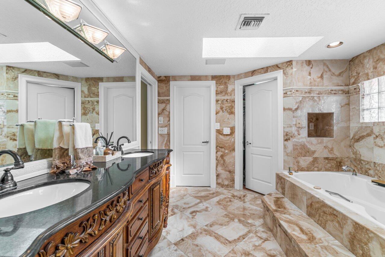 13679 Greentree Trail