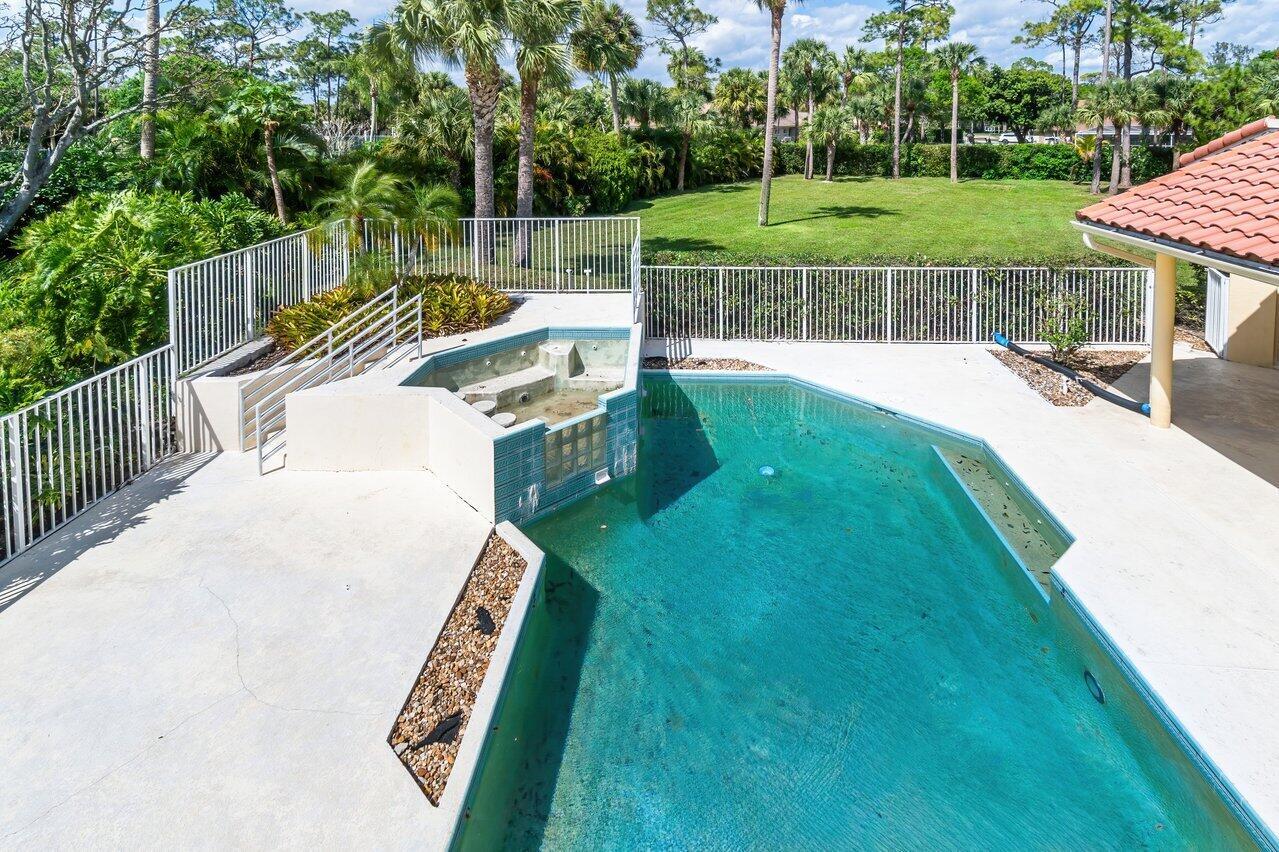 13679 Greentree Trail