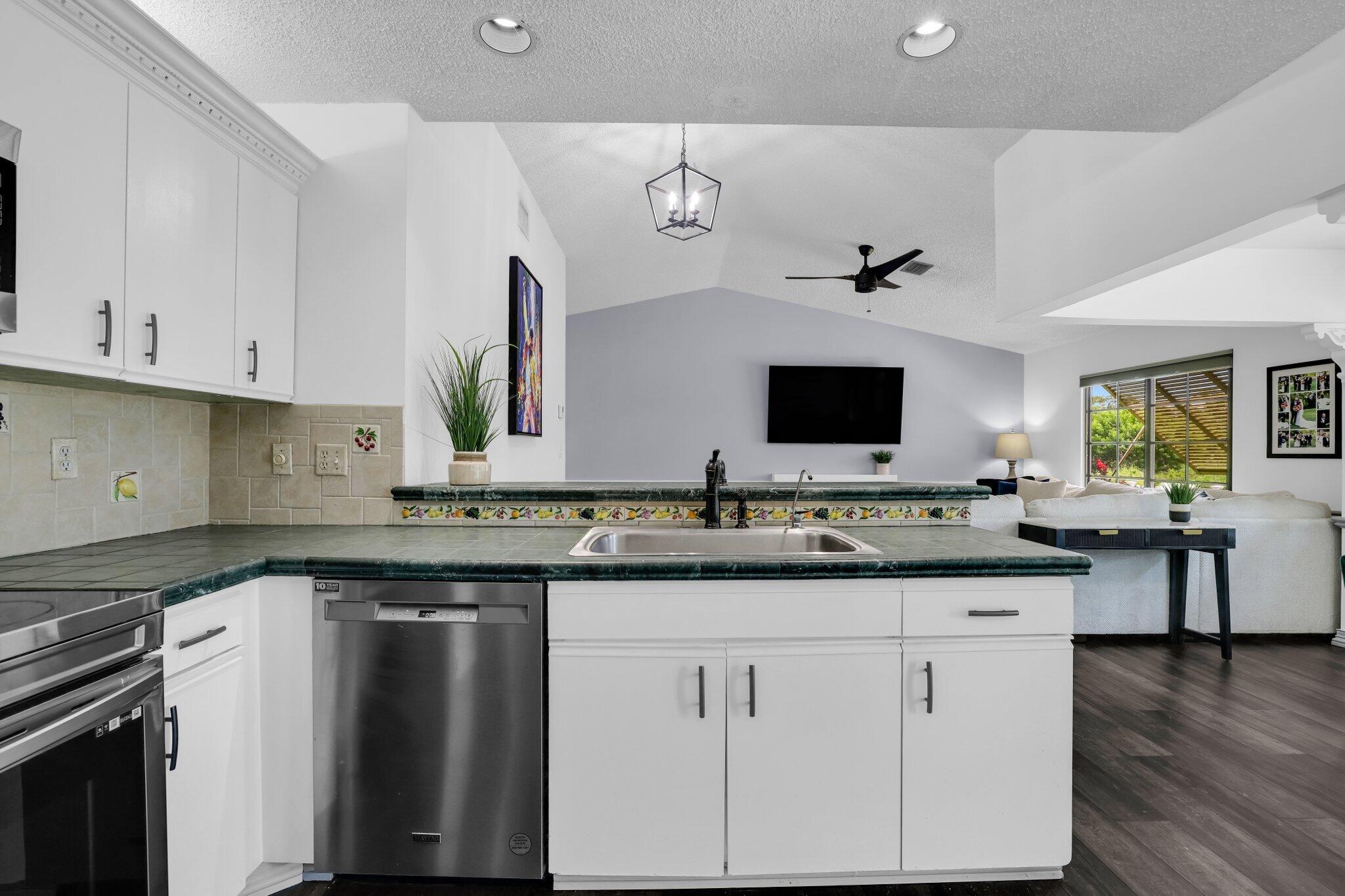 9528 Palisades Park Road