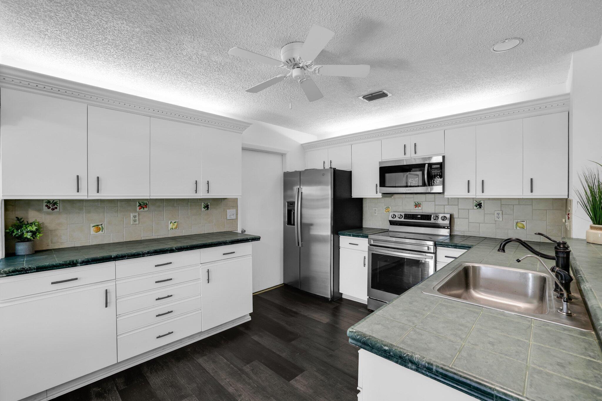 9528 Palisades Park Road