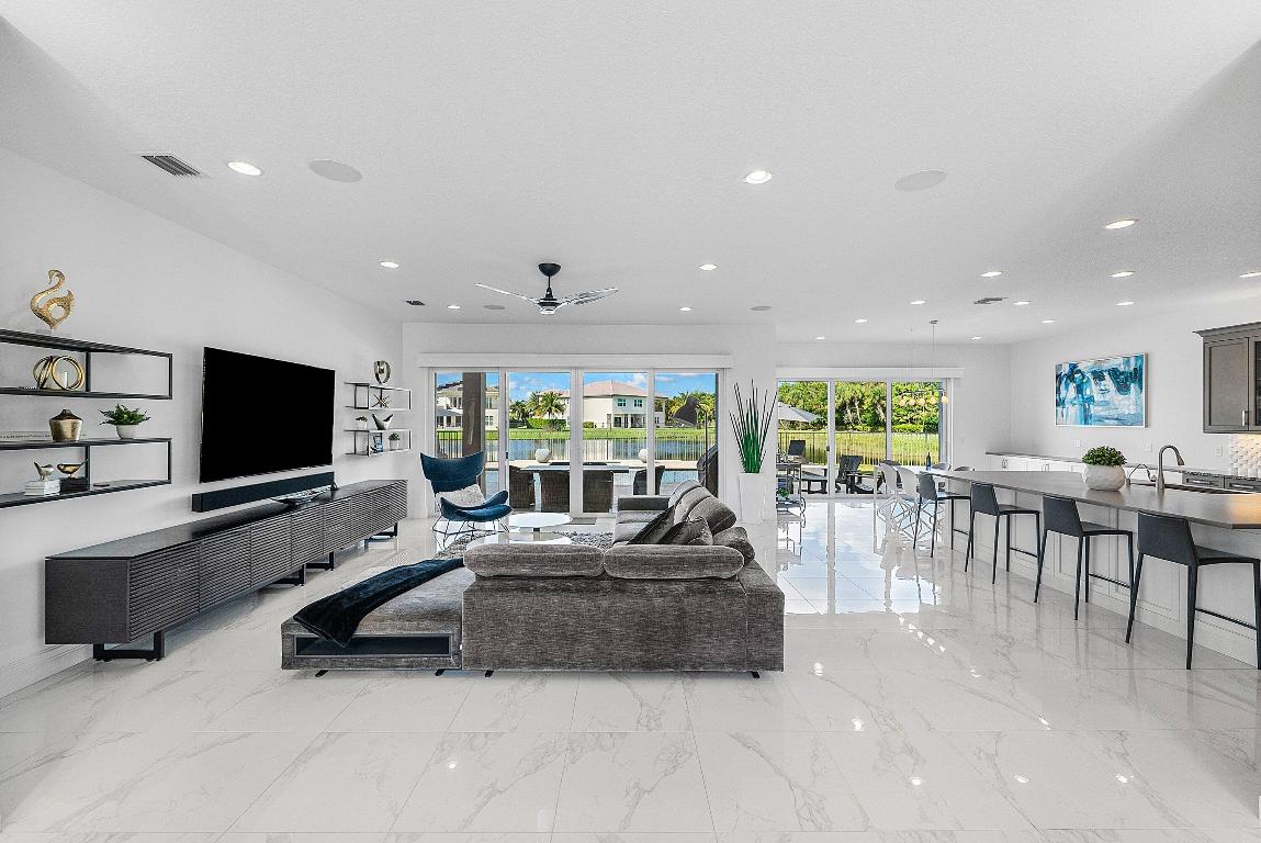 19863 Meadowside Lane