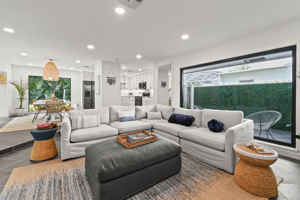 630 NE 15th Place, Boynton Beach