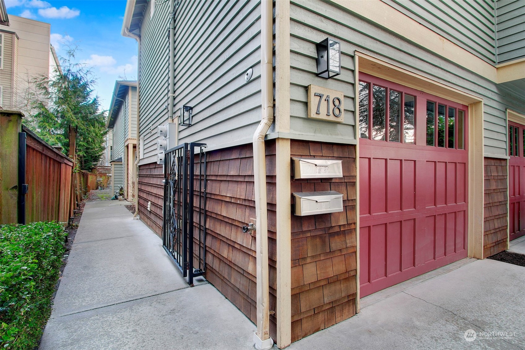 718 26th Avenue S Unit: A