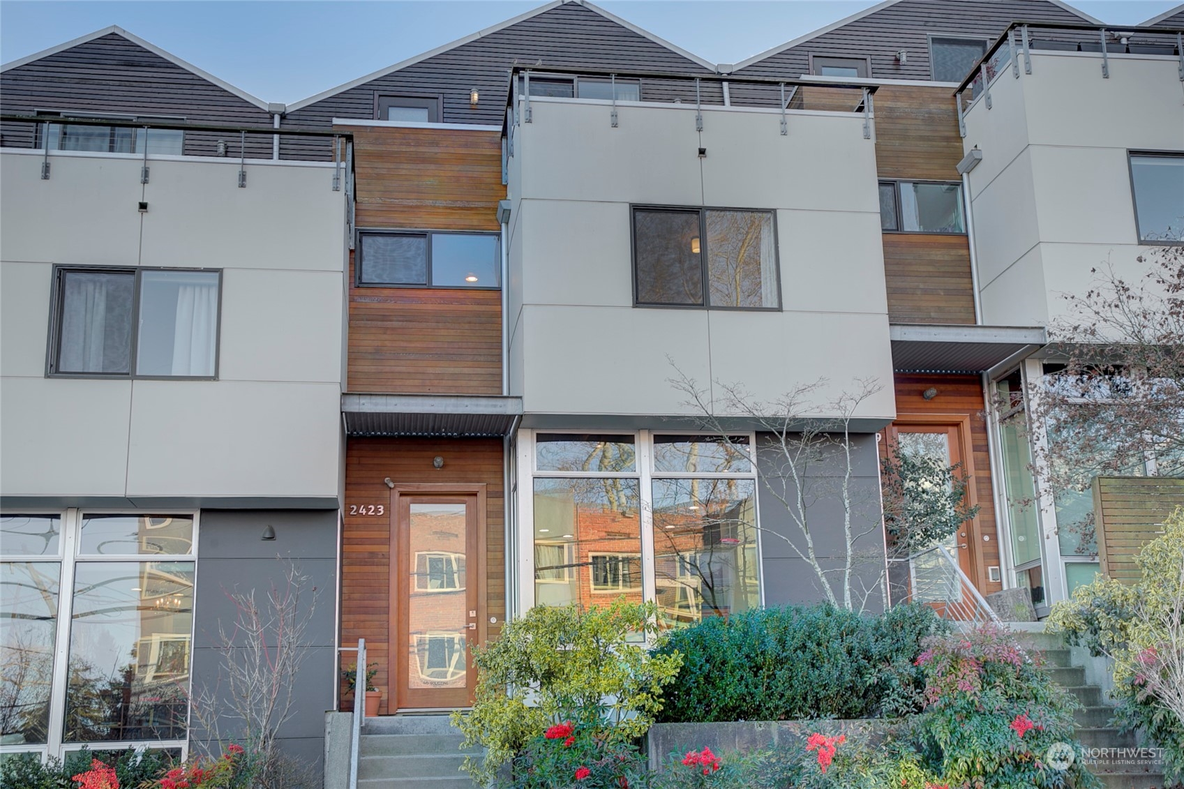2423 E Denny Way