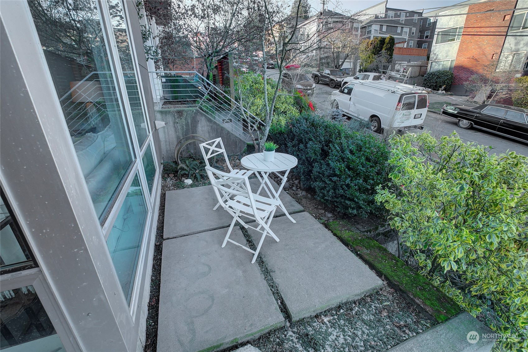 2423 E Denny Way
