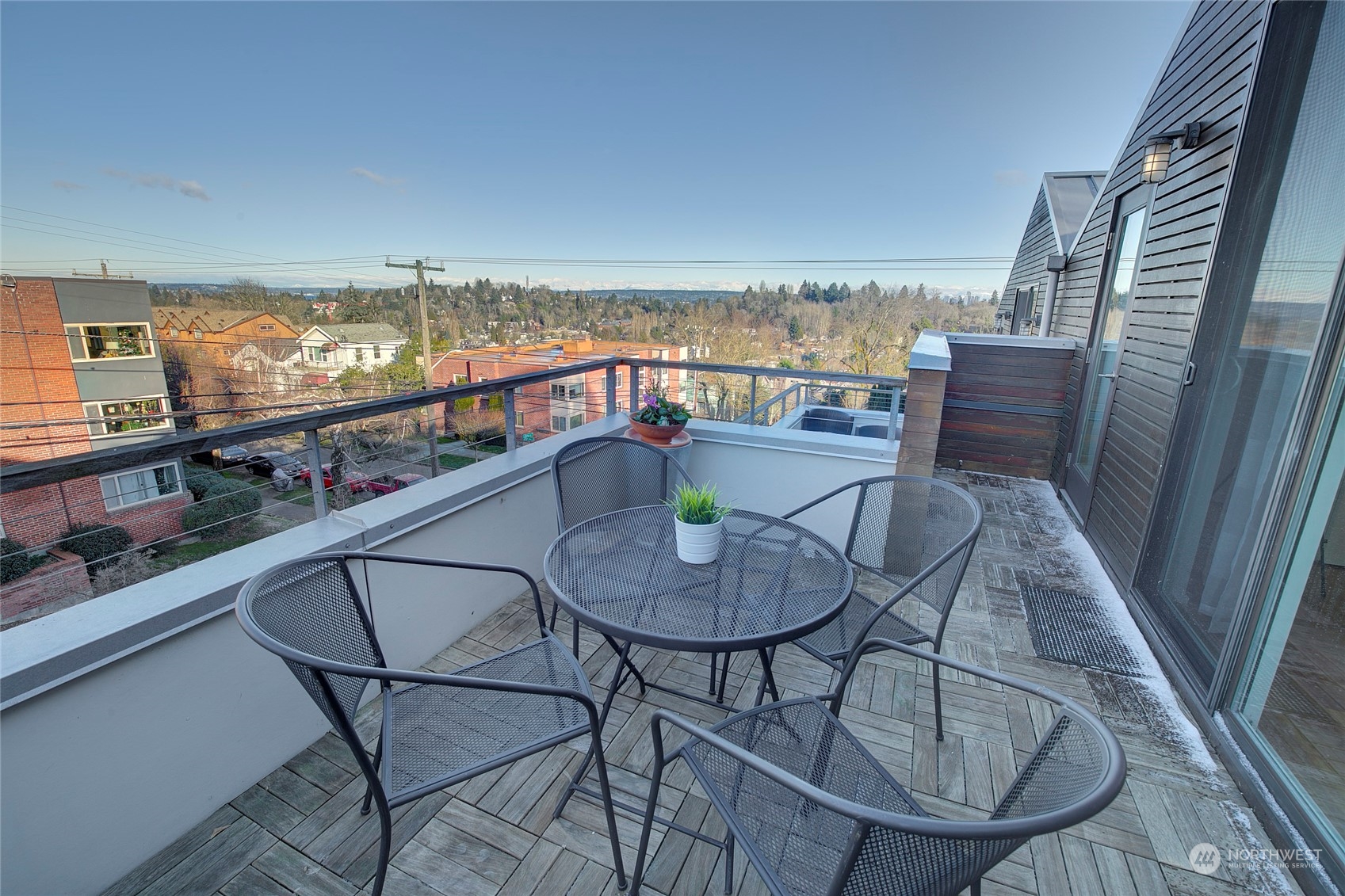 2423 E Denny Way