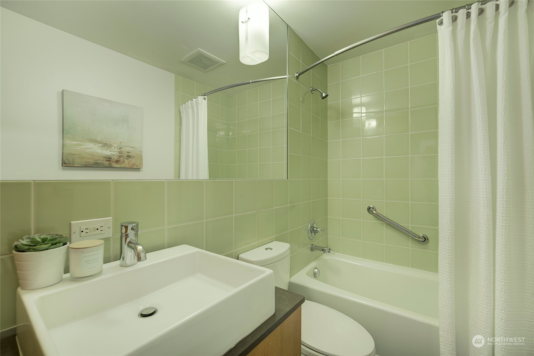 2423 E Denny Way