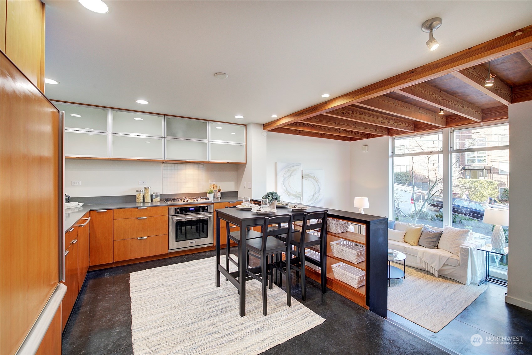 2423 E Denny Way