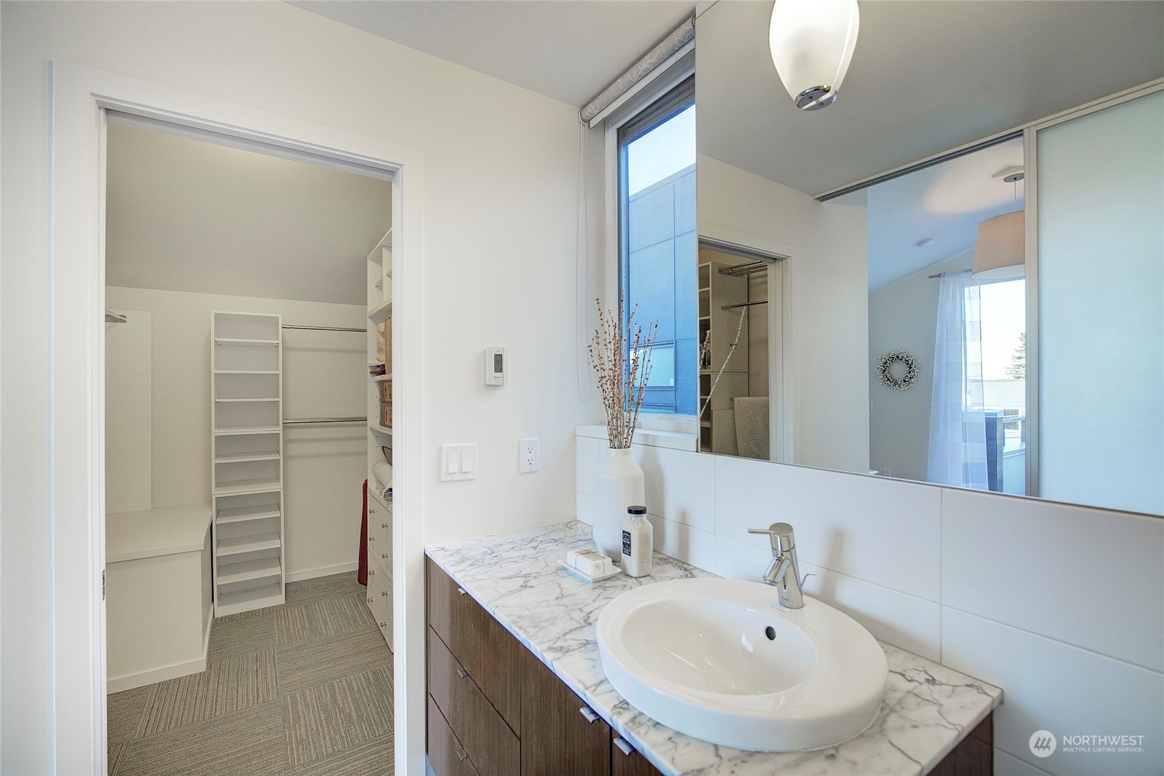 2423 E Denny Way