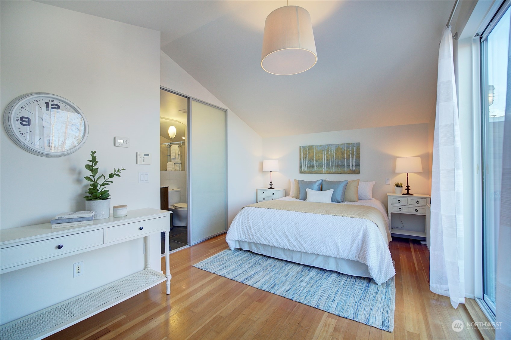 2423 E Denny Way