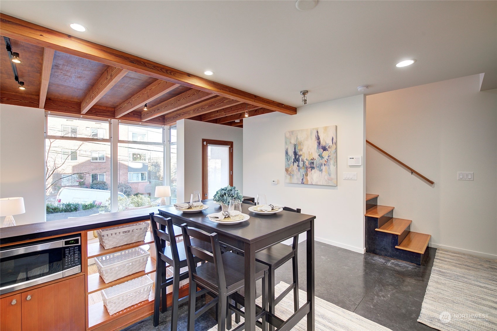 2423 E Denny Way