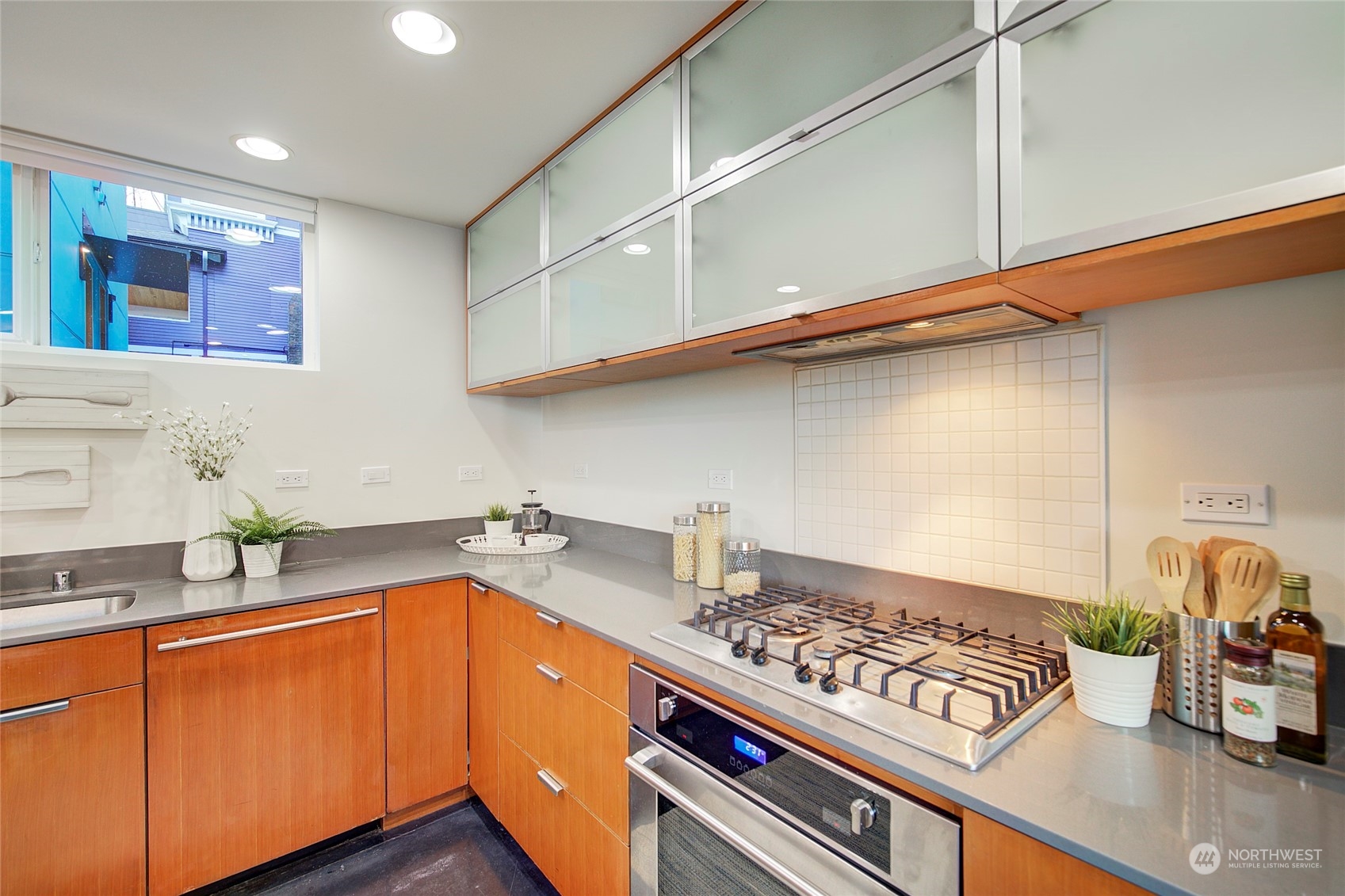 2423 E Denny Way