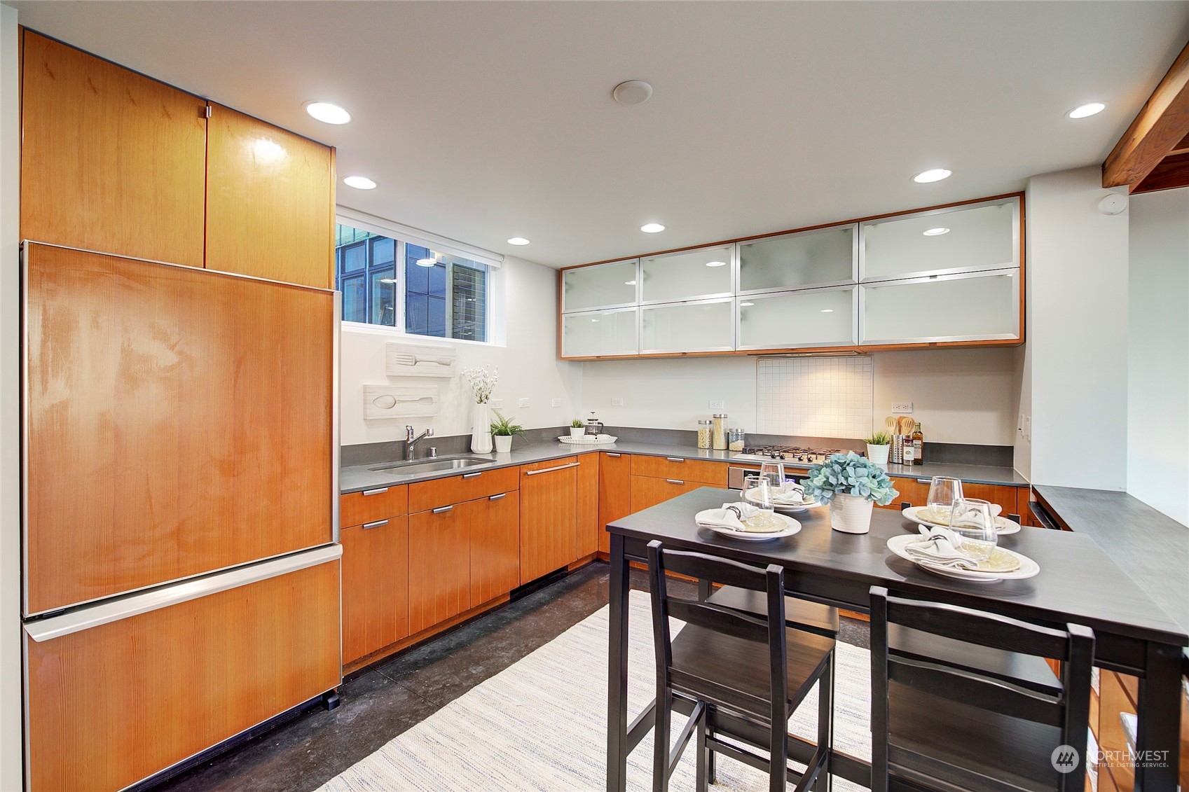 2423 E Denny Way