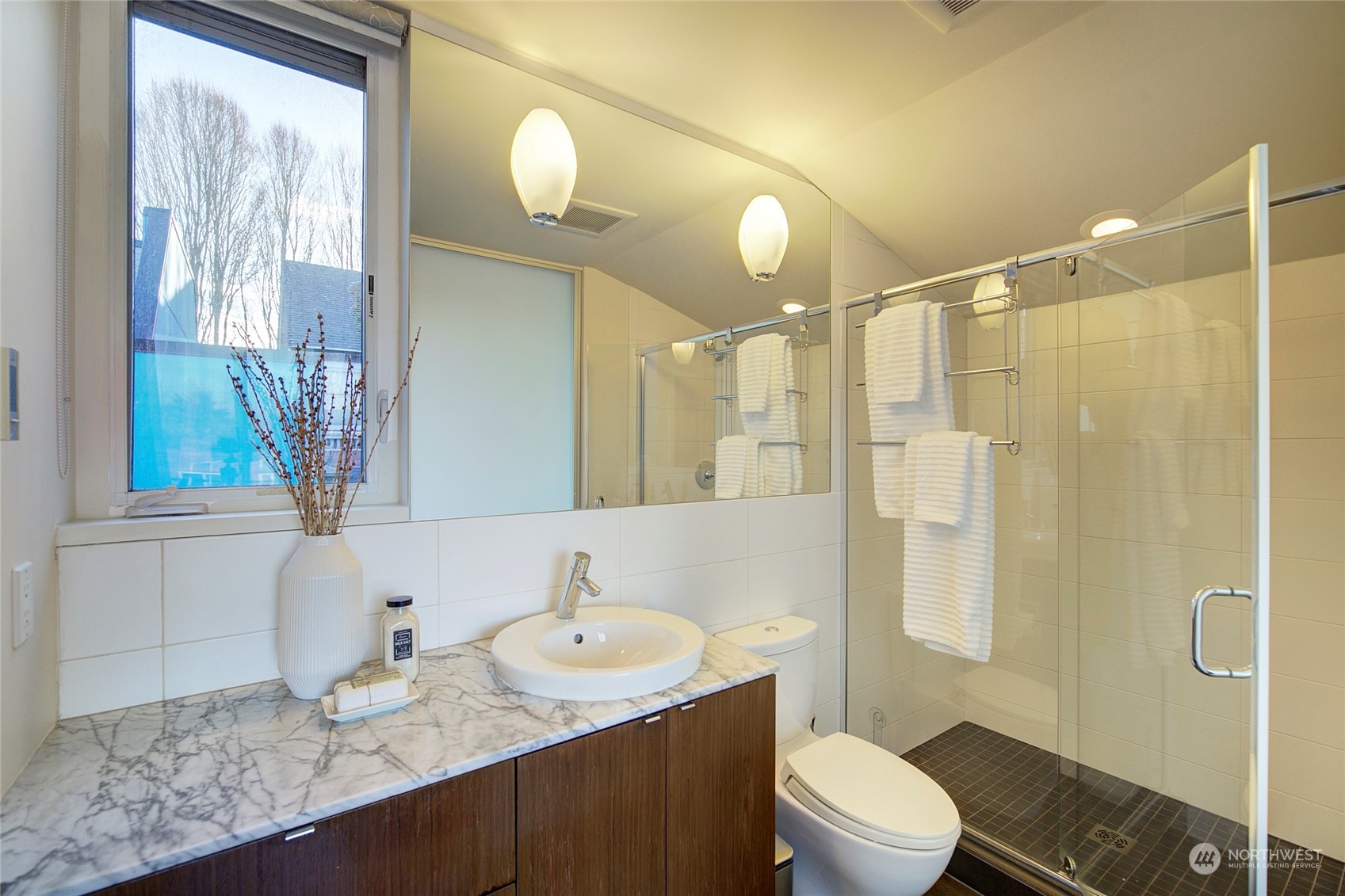 2423 E Denny Way