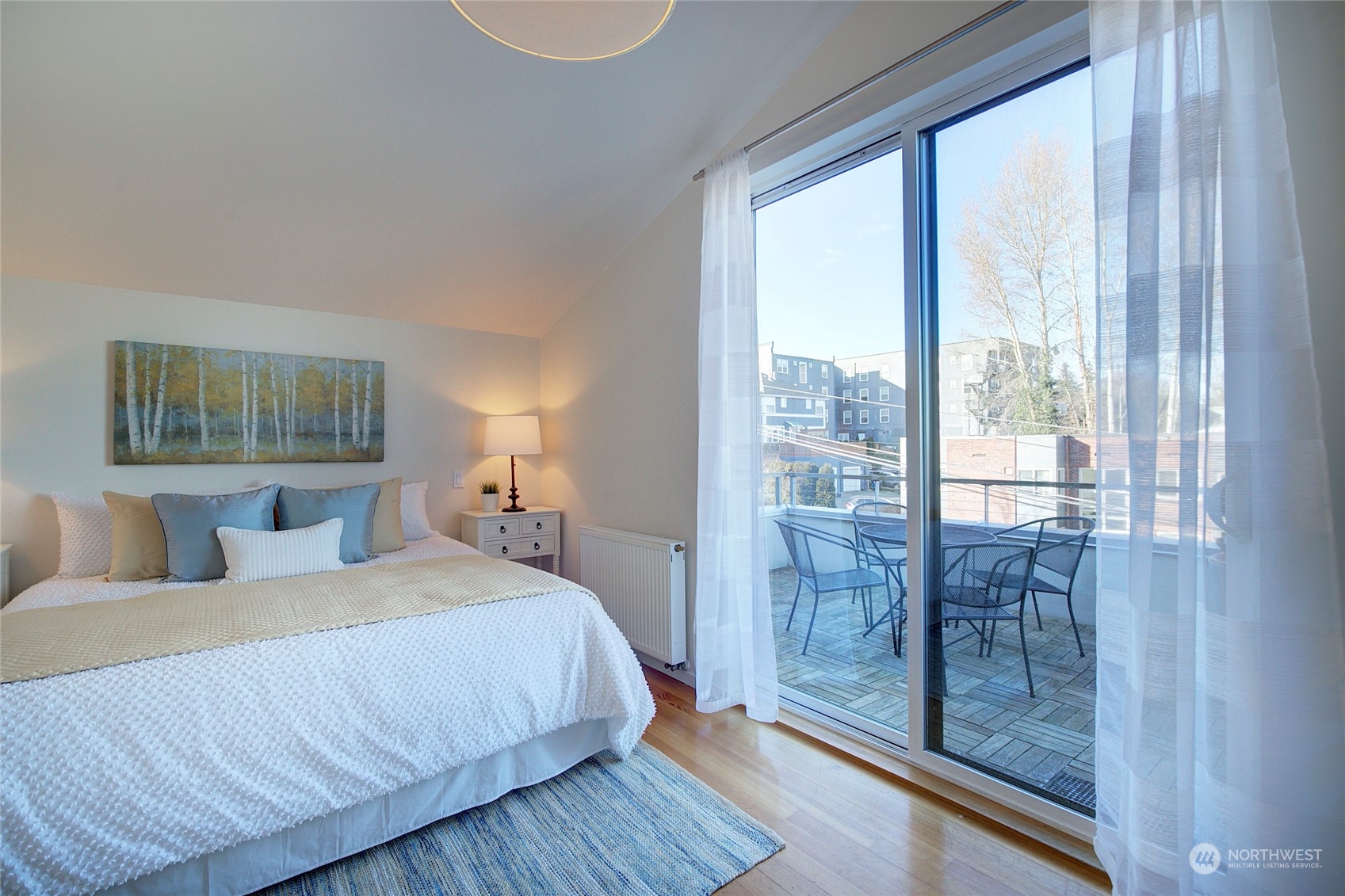 2423 E Denny Way